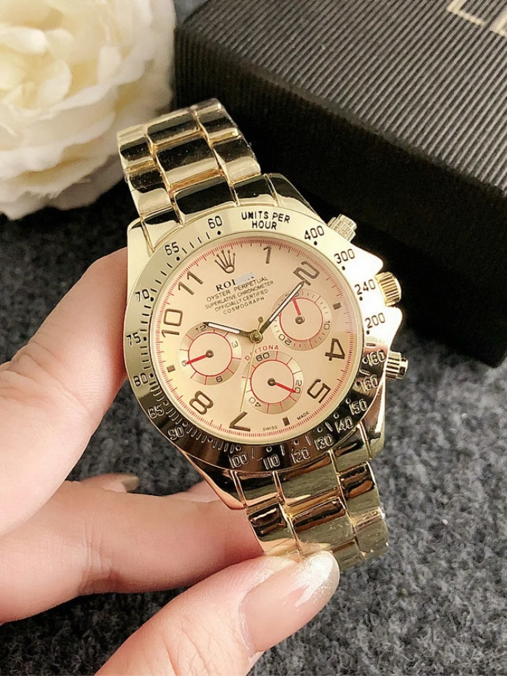 New men’s gold fashion watch